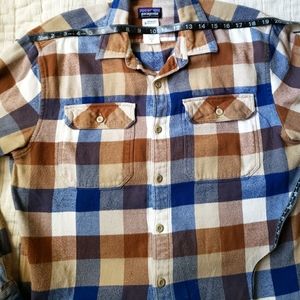 Patagonia long sleeve heavy cotton perfect med.